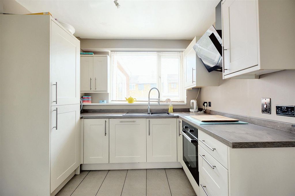 Property photo 3 of 22 Kitchen