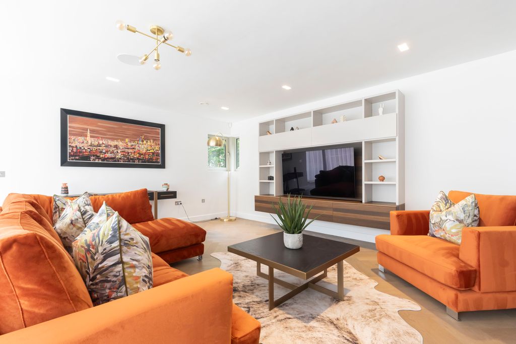 Property photo 3 of 27