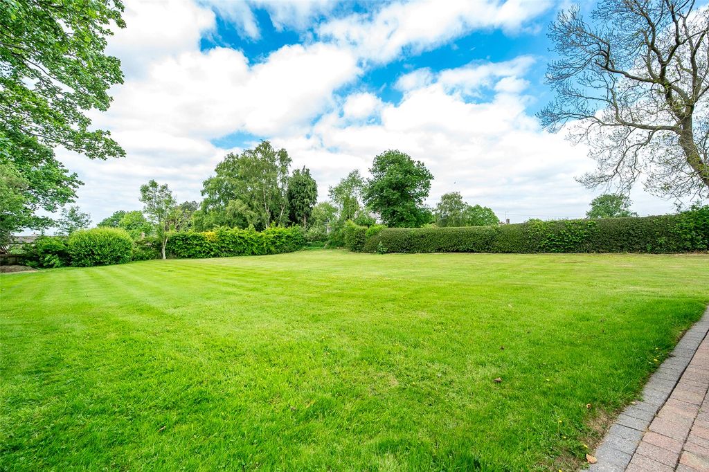 Property photo 3 of 33 Garden