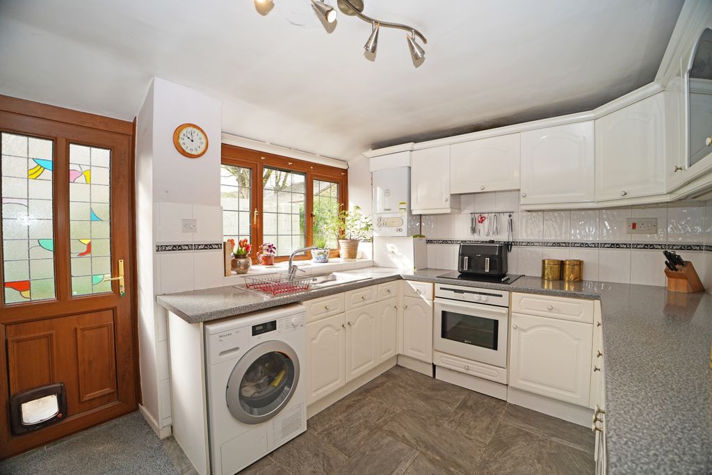 Property photo 3 of 11