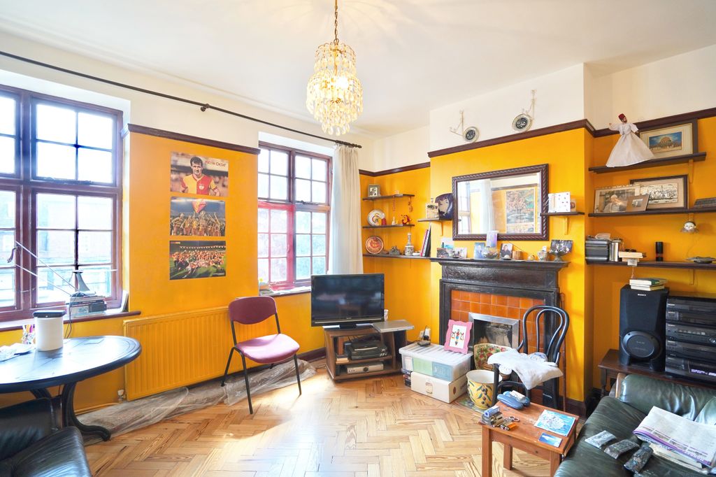 Property photo 2 of 8