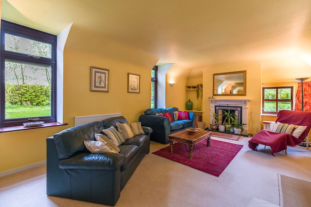 Property photo 3 of 14 Lounge