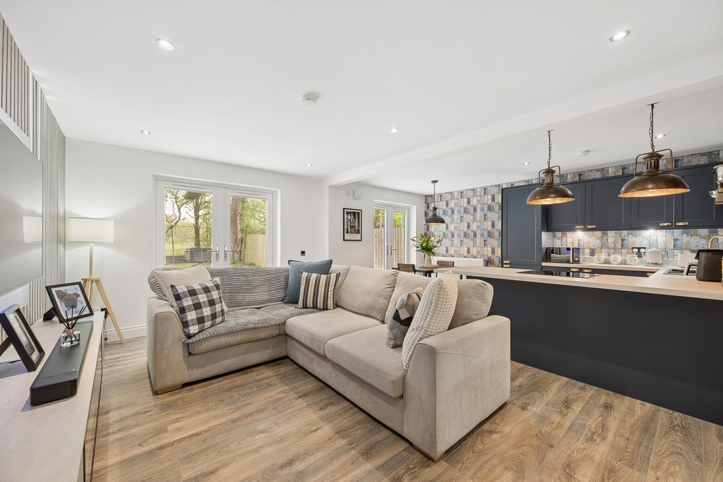 Property photo 1 of 18 Lounge/ Kitchen/ Dining Room