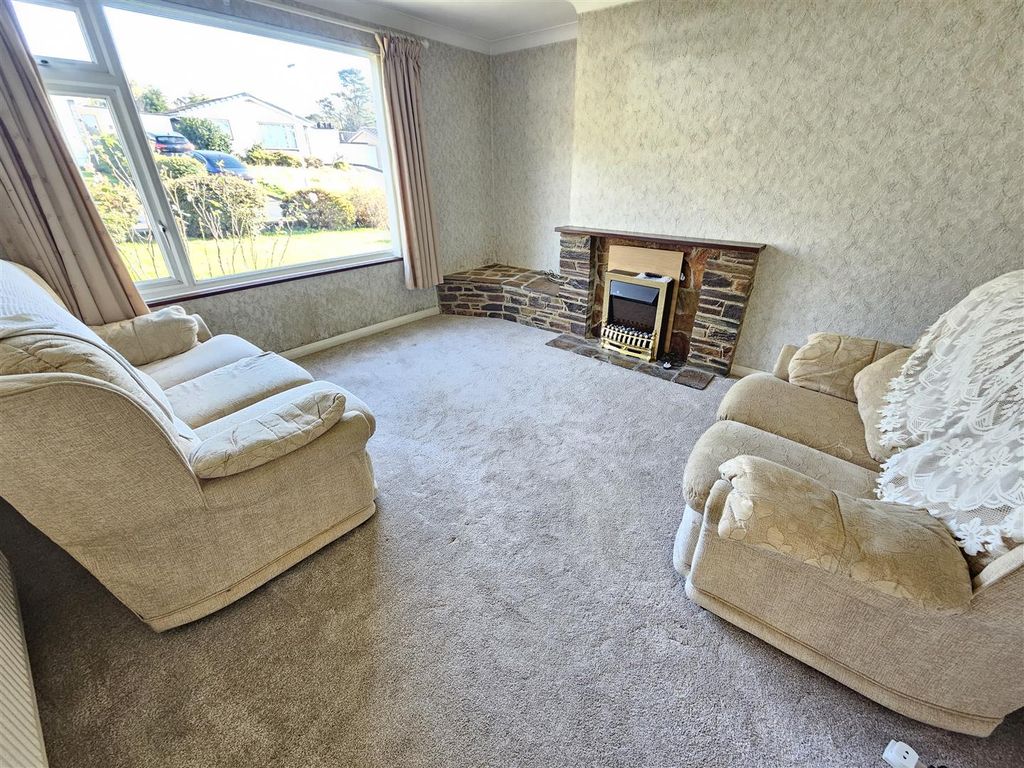 Property photo 2 of 16 Lounge.Jpg