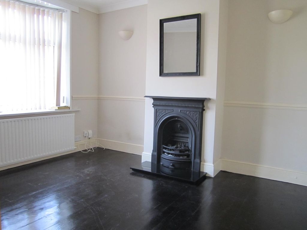 Property photo 3 of 7 Living Room