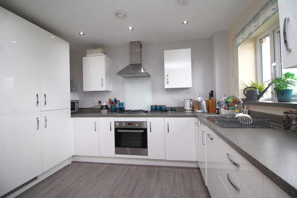 Property photo 2 of 10 Kitchen 2 .Jpg