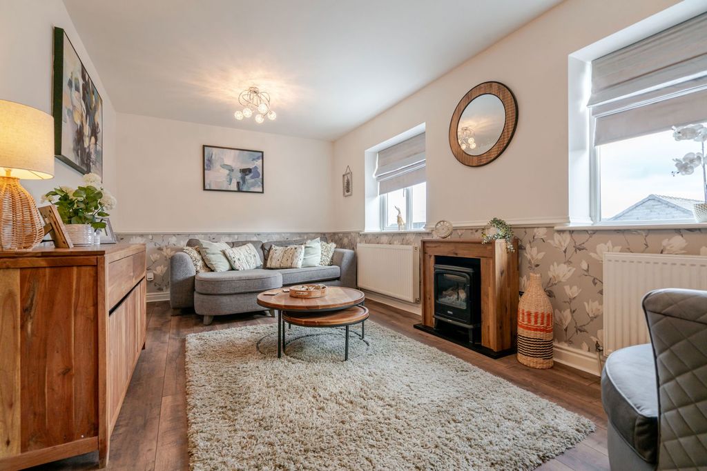 Property photo 3 of 37