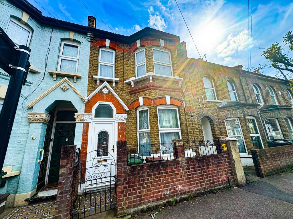 Property photo 2 of 2 Ferndale Road E11