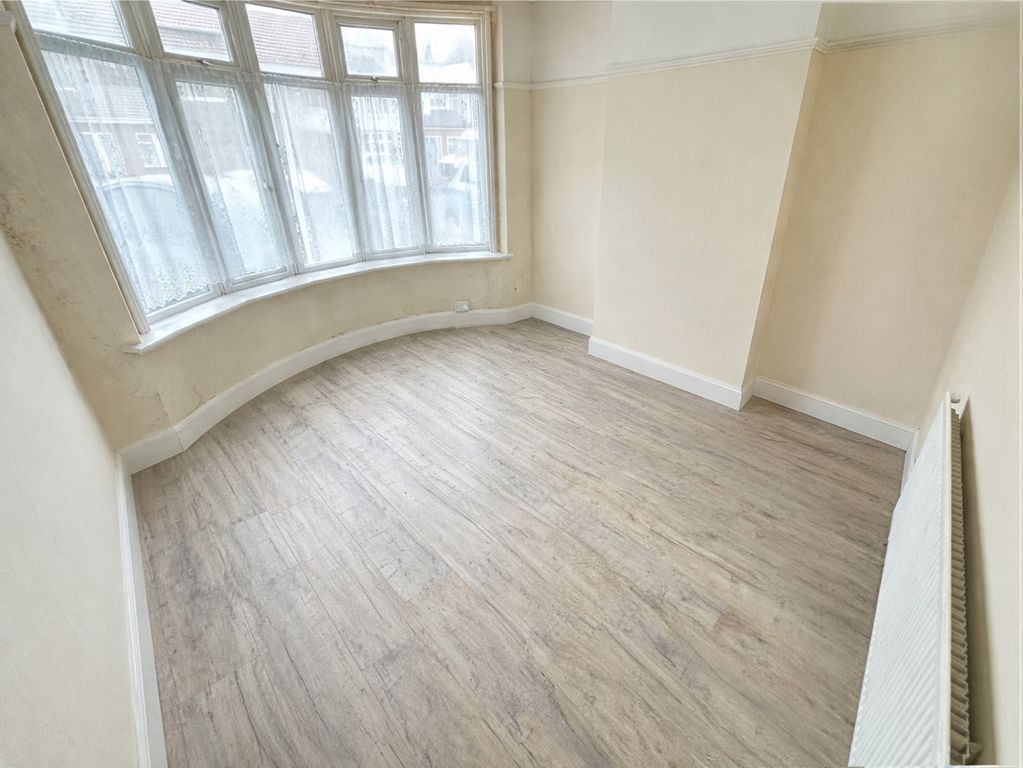 Property photo 2 of 10 4823132