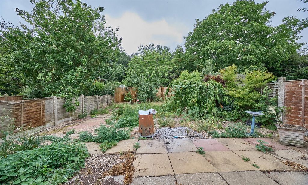 Property photo 2 of 16 39 Mountfield Road Es 12.Jpg
