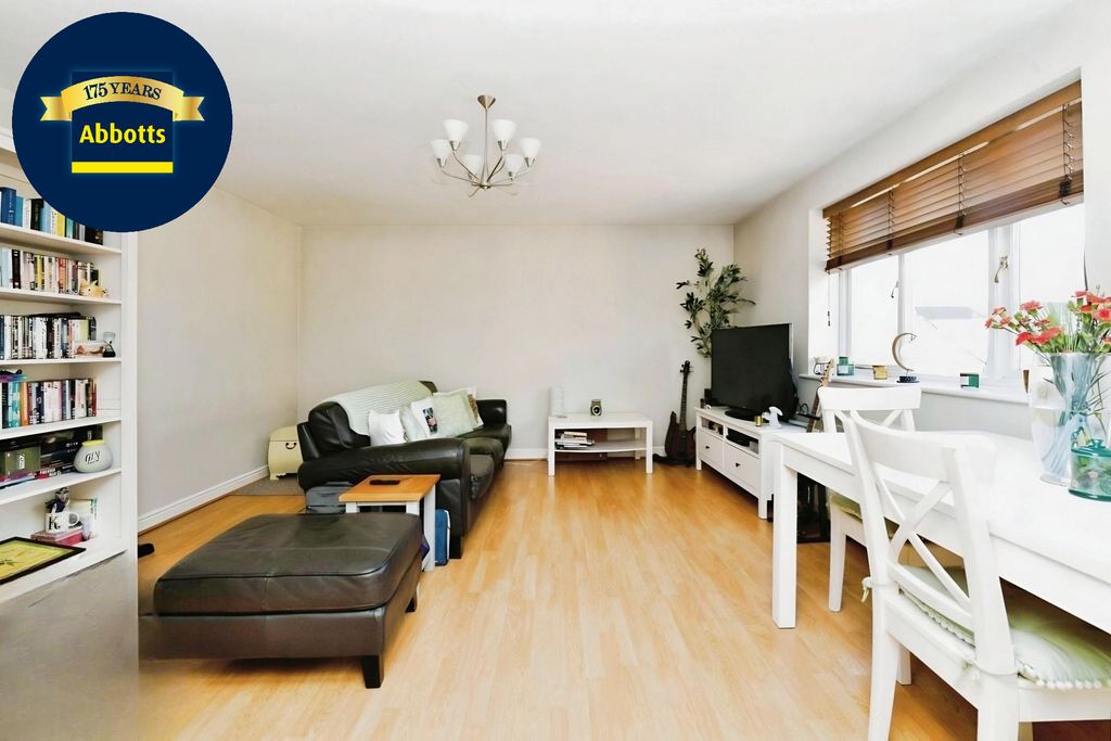 Property photo 2 of 8