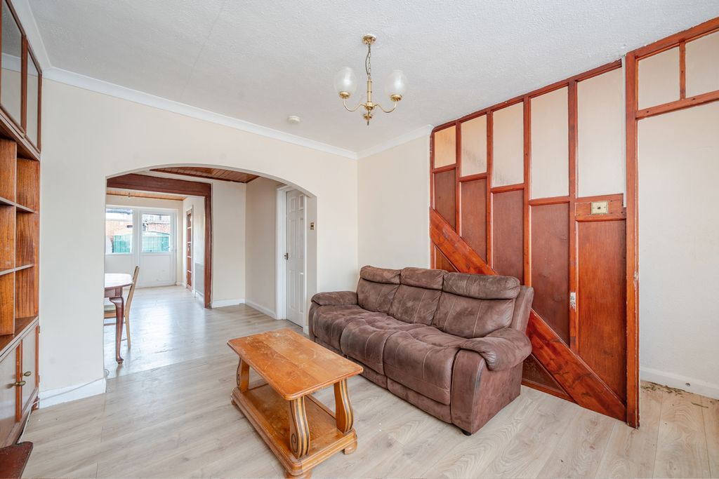 Property photo 3 of 17 Photo 7