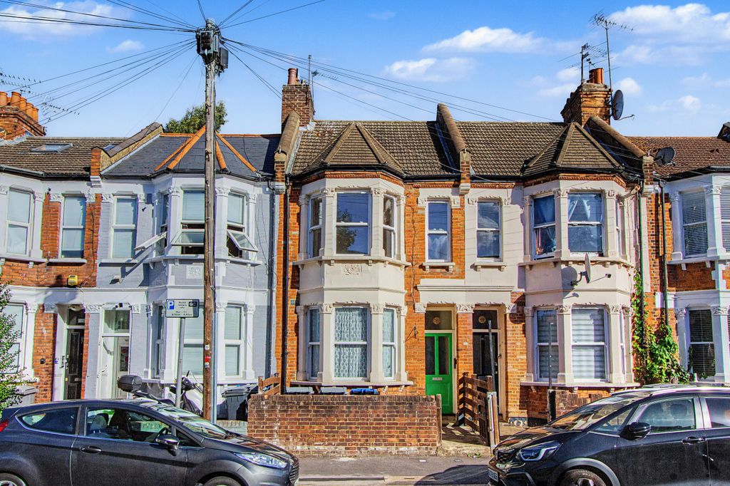 Property photo 1 of 8 Flat B, 93 Sandringham Road, London, Nw2 5Ej