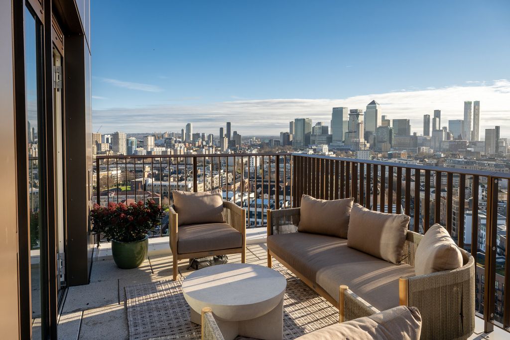 Property photo 2 of 28