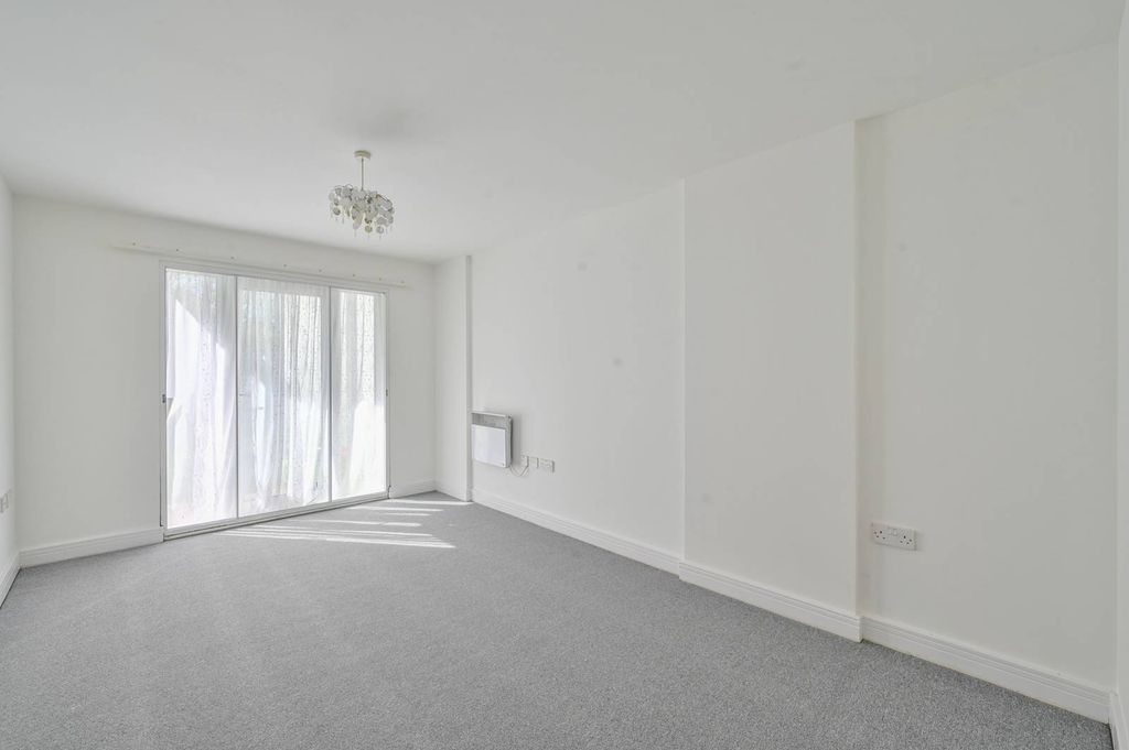 Property photo 3 of 11