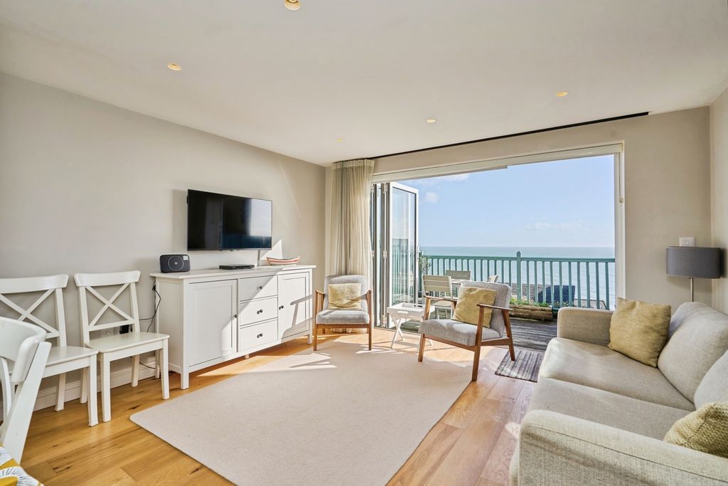 Property photo 2 of 17 Photo