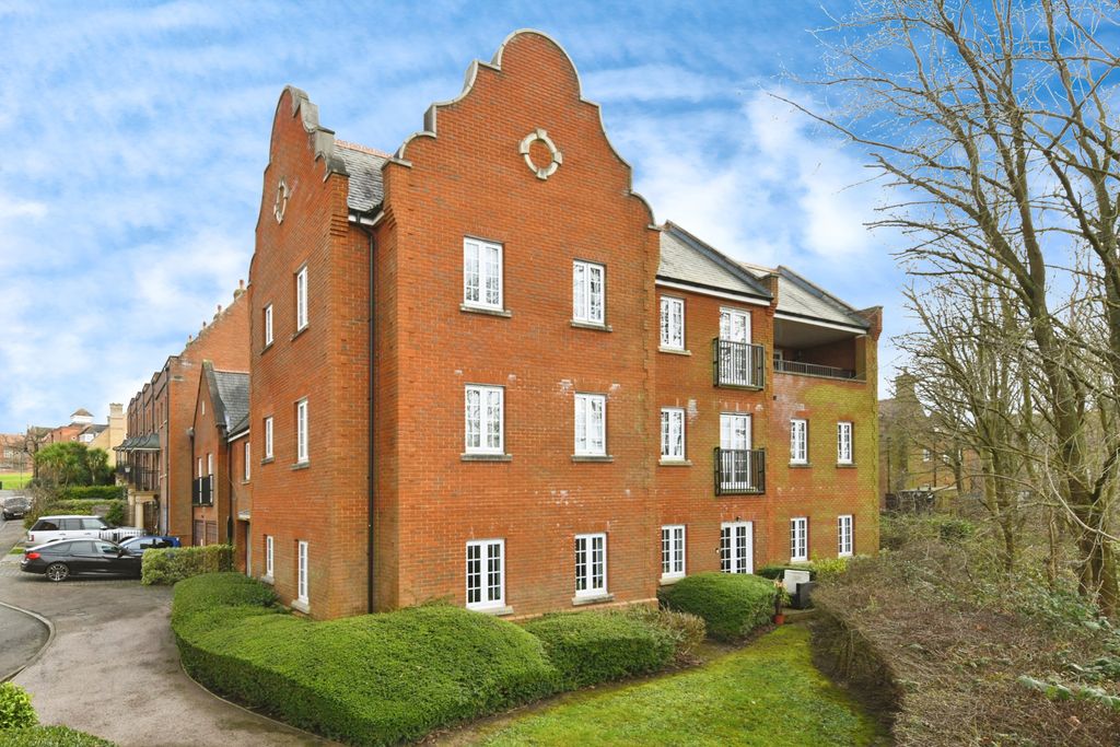 Property photo 1 of 17 External
