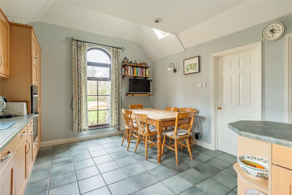 Property photo 3 of 16 Kitchen