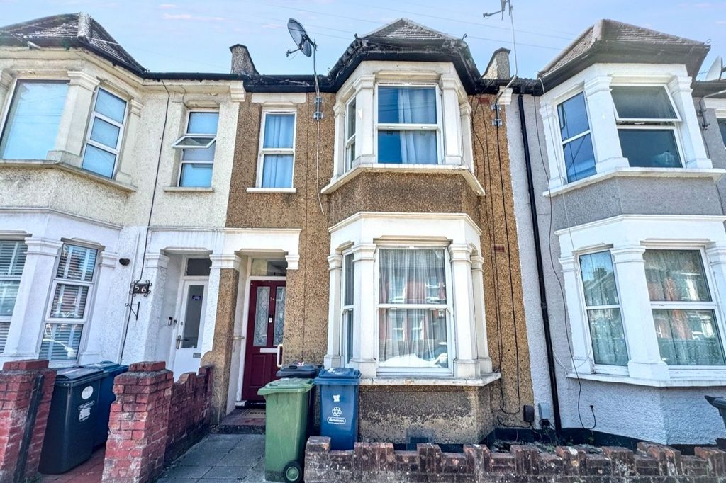 Property photo 1 of 2 Flat B, 54 Herga Road, Harrow, Ha3 5As