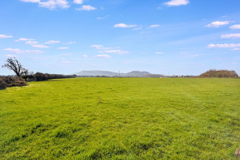 Property photo 2 of 27