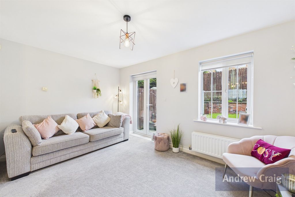 Property photo 3 of 16 Lounge Dining Area