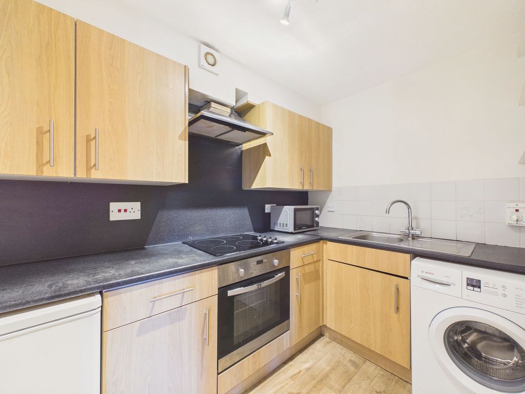 Property photo 3 of 9 Kitchen