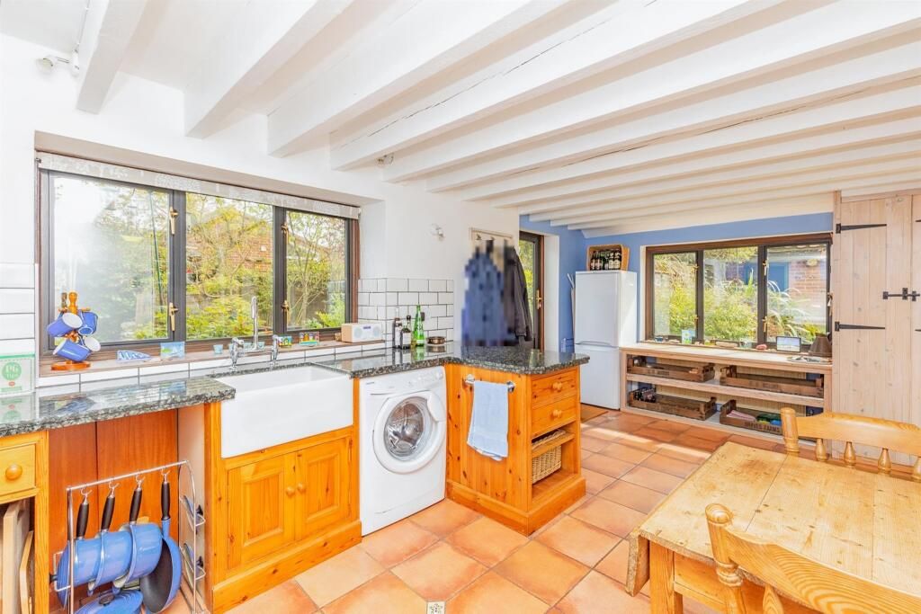 Property photo 3 of 12 Kitchen