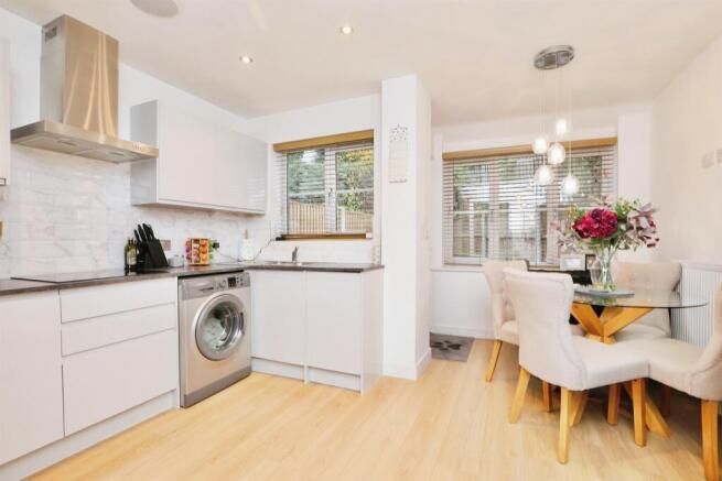 Property photo 2 of 11 2093_Rfd109639_Img_07_0000_Max_656x437.Jpeg