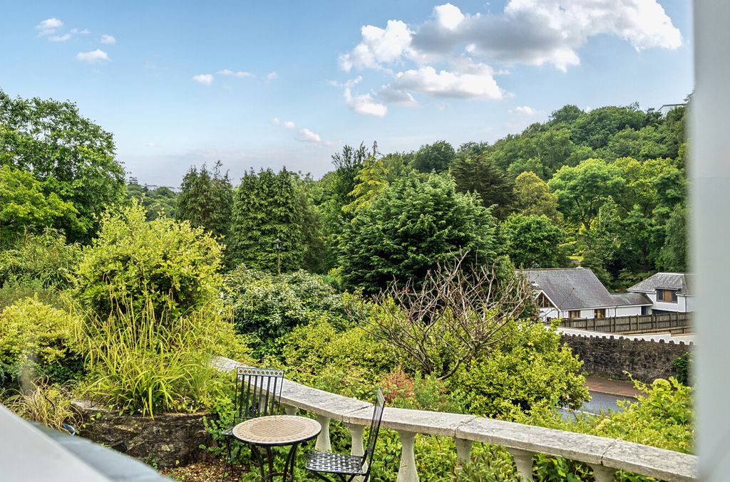 Property photo 2 of 22 1303909-8-68416Ae...