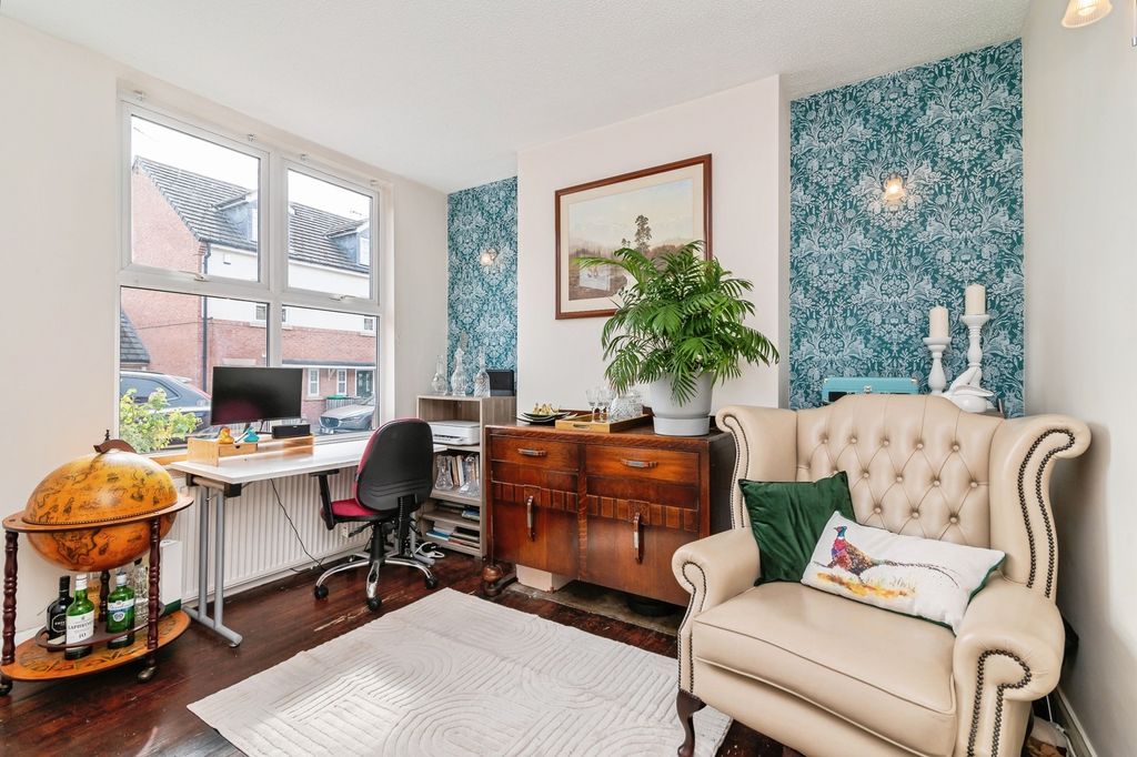 Property photo 2 of 19 Pbox-Img.Jpg
