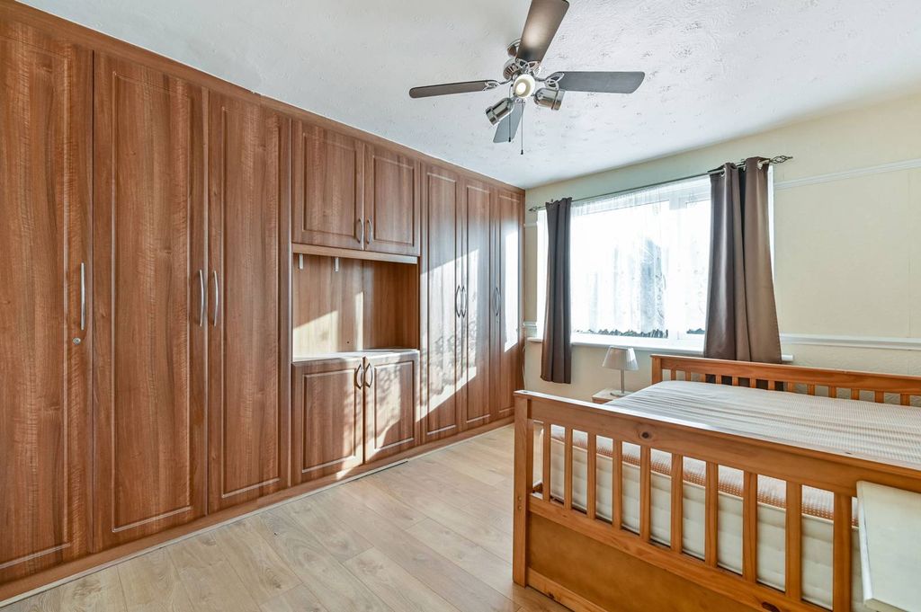 Property photo 3 of 11