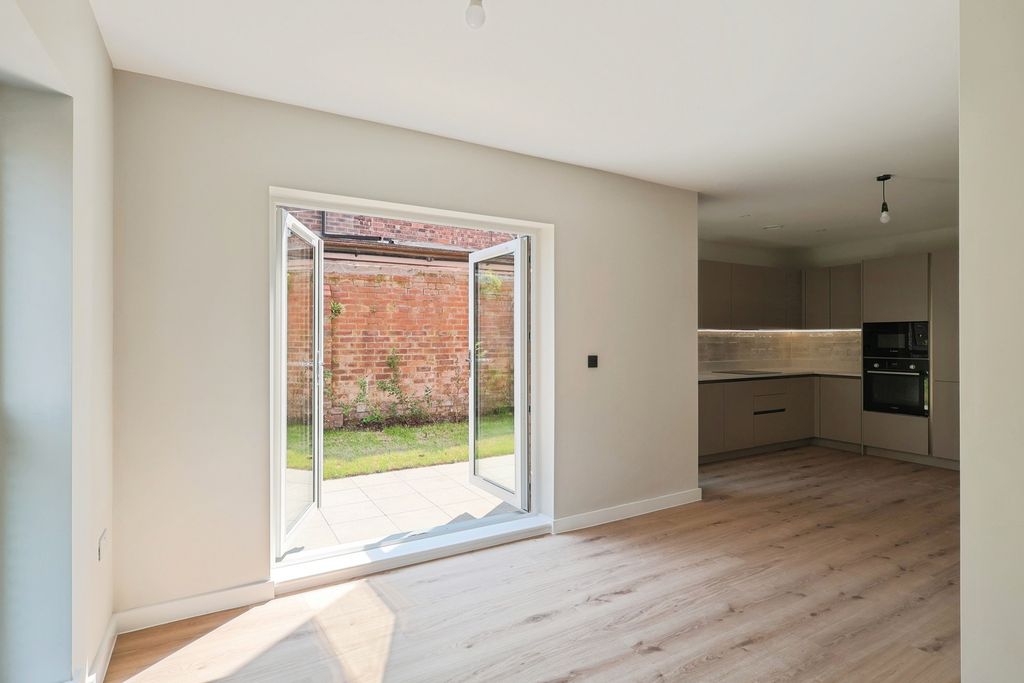 Property photo 3 of 39 Pbox-Img.Jpg