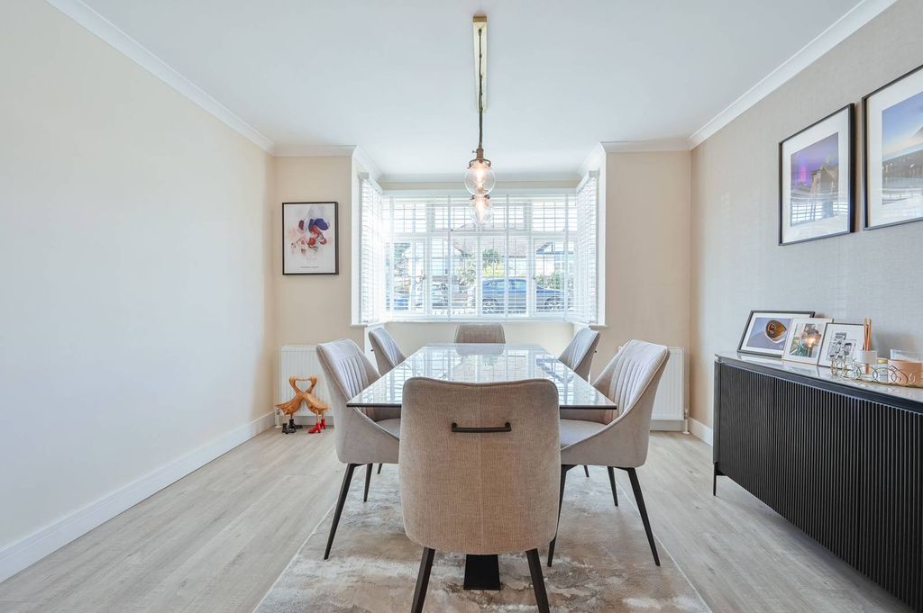 Property photo 1 of 33