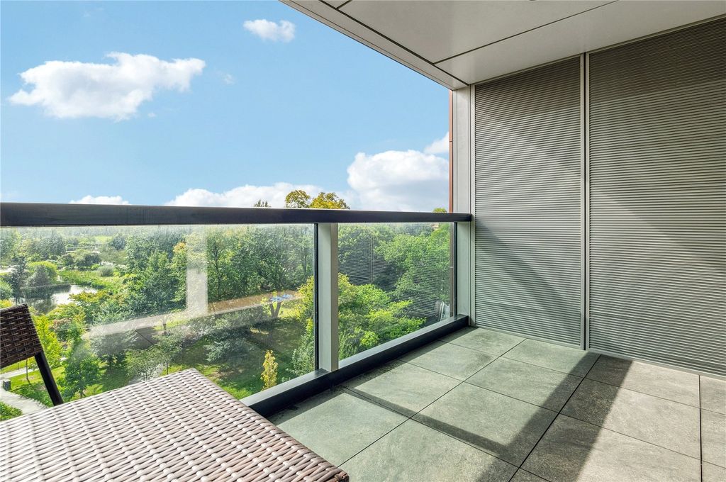 Property photo 2 of 8 Balcony