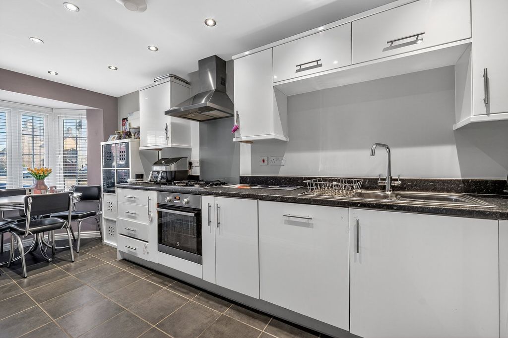 Property photo 2 of 26