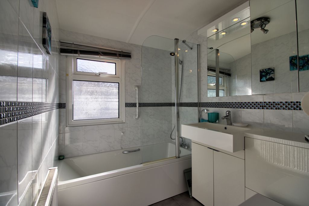 Property photo 3 of 20 Img_1067_8_9_Interior 4