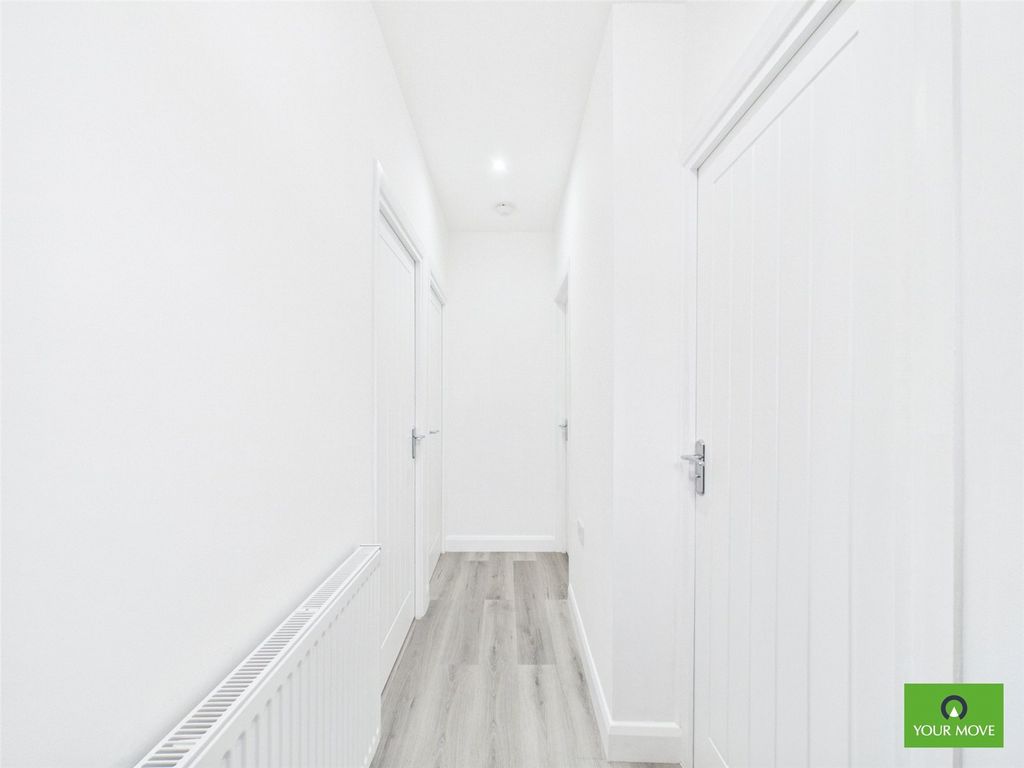 Property photo 2 of 13 Hallway