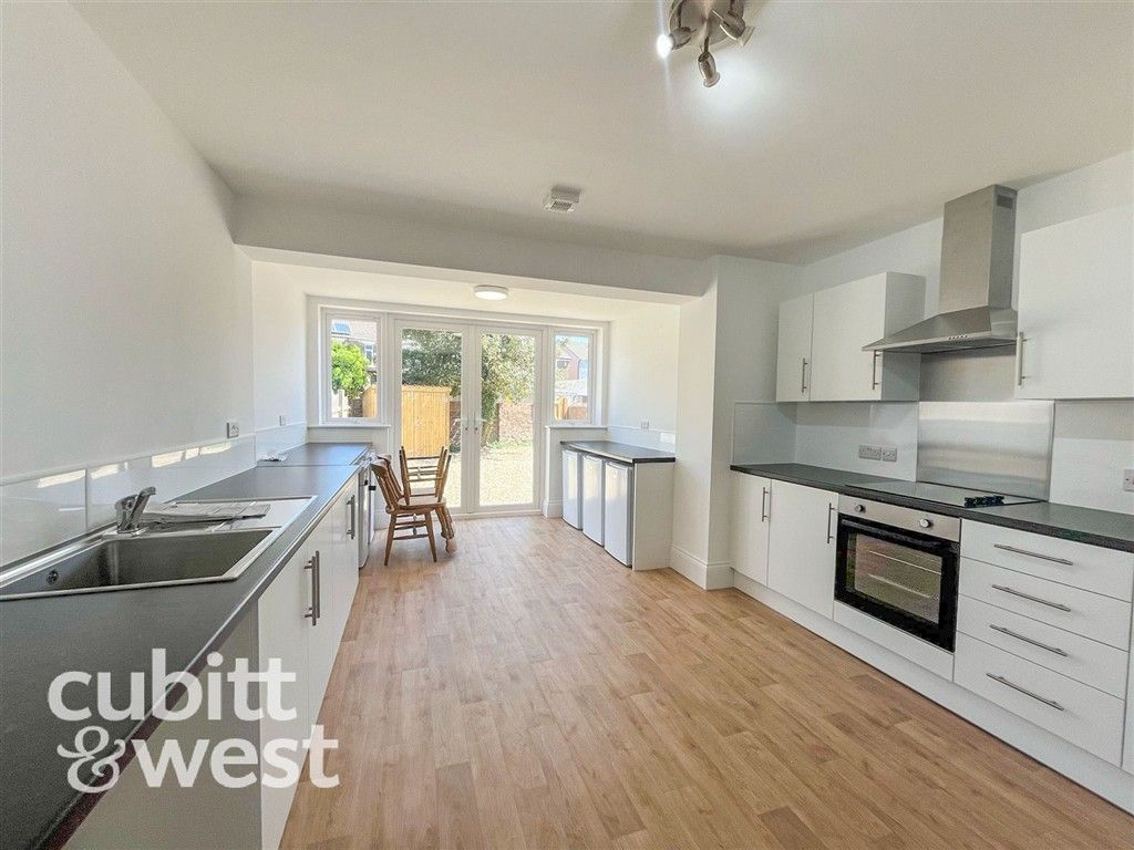 Property photo 2 of 12 Kitchen