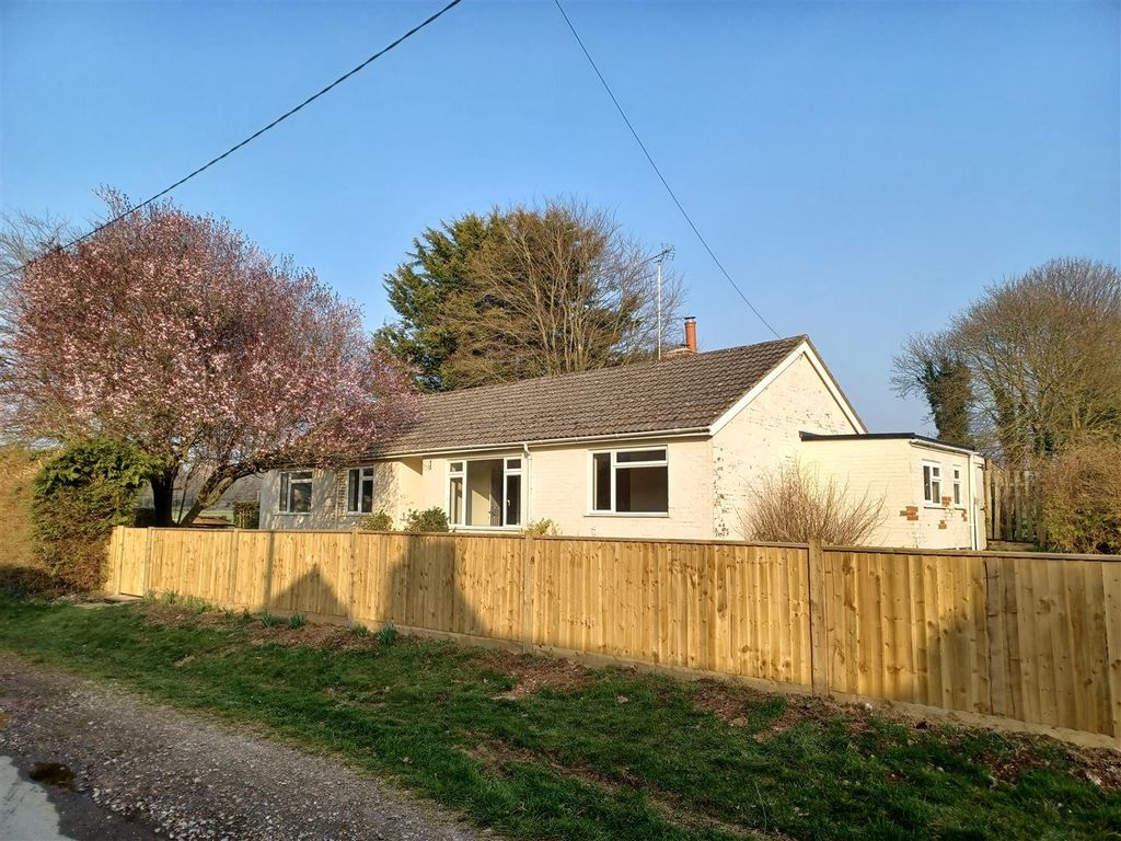 Property photo 1 of 12 1 Broughton Road