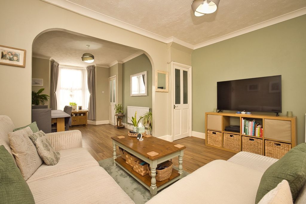 Property photo 2 of 16 Picture 2