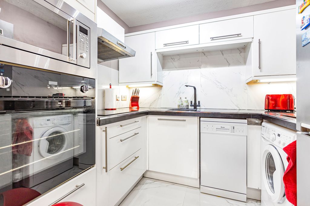 Property photo 3 of 13 Kitchen