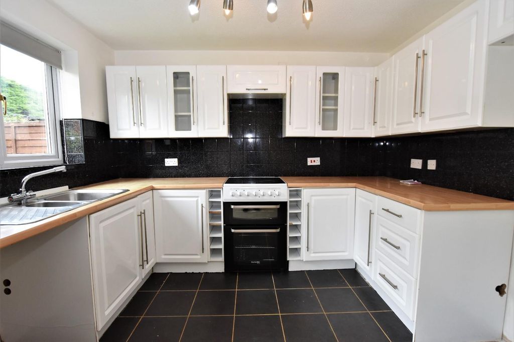 Property photo 3 of 12 Kitchen.Jpg