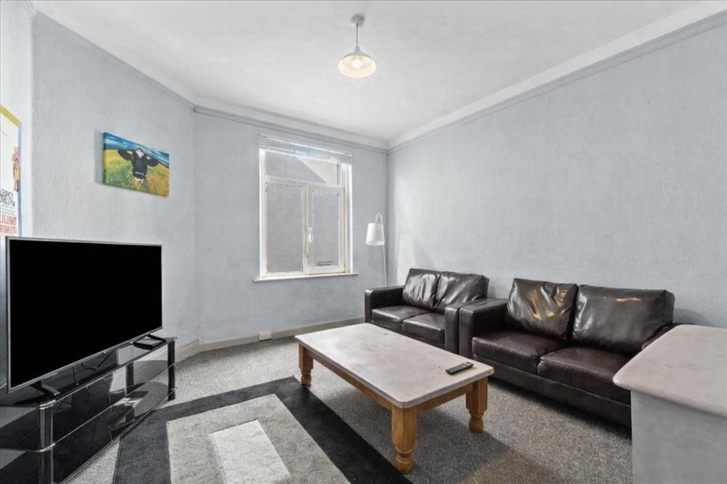 Property photo 1 of 16 Living Room 2.Png