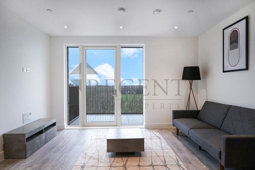 Property photo 3 of 14 Reception