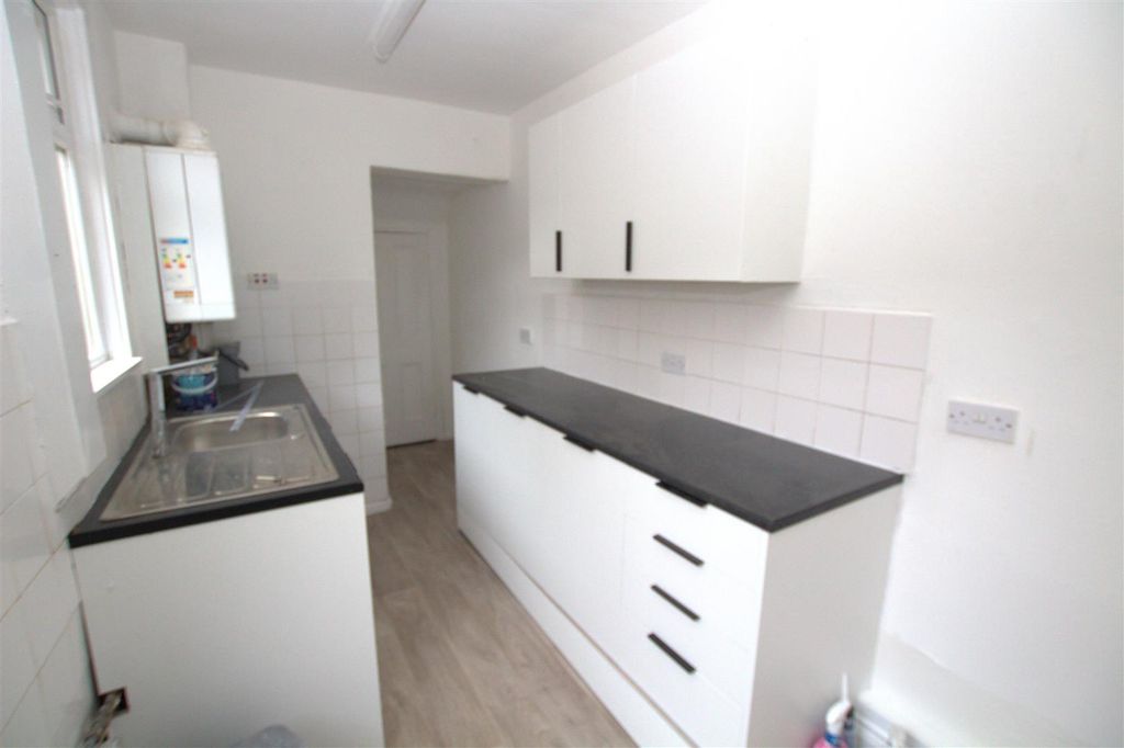 Property photo 2 of 11 Kitchen .Jpg