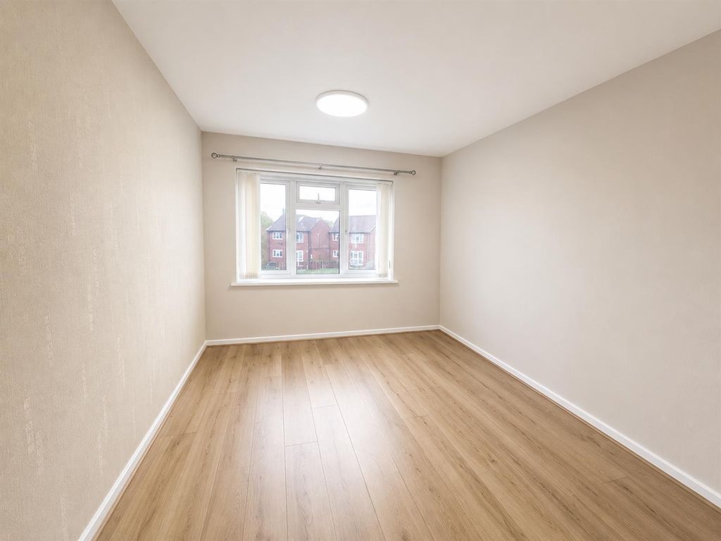 Property photo 2 of 6 Bedroom.Png