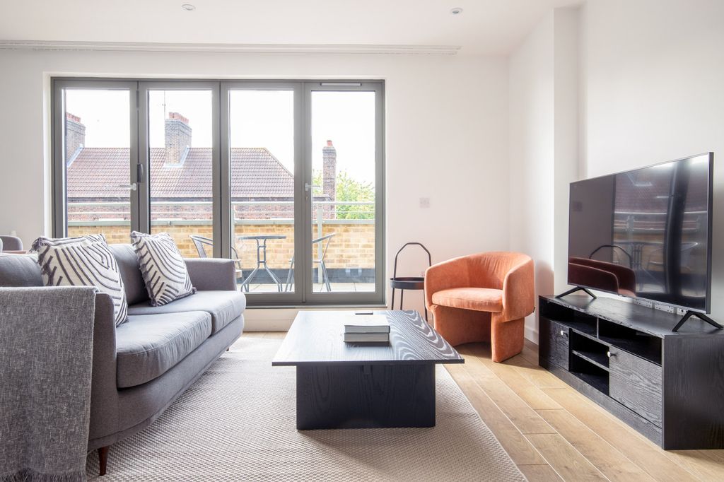 Property photo 1 of 24 Living Room