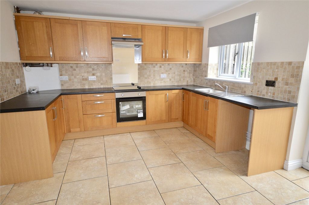 Property photo 2 of 12 Picture No. 11