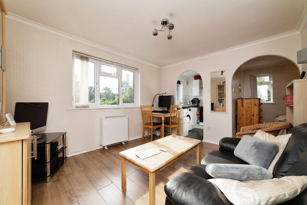 Property photo 3 of 11 3