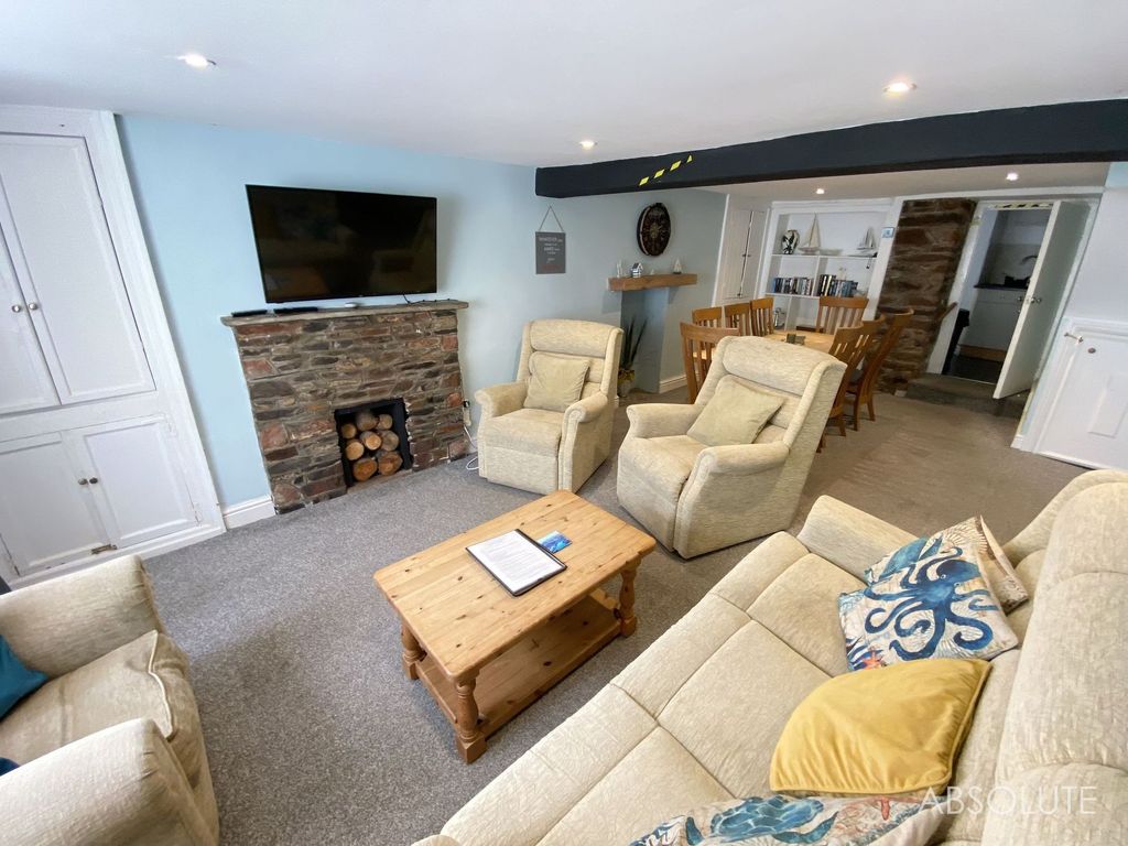Property photo 2 of 12 Lounge